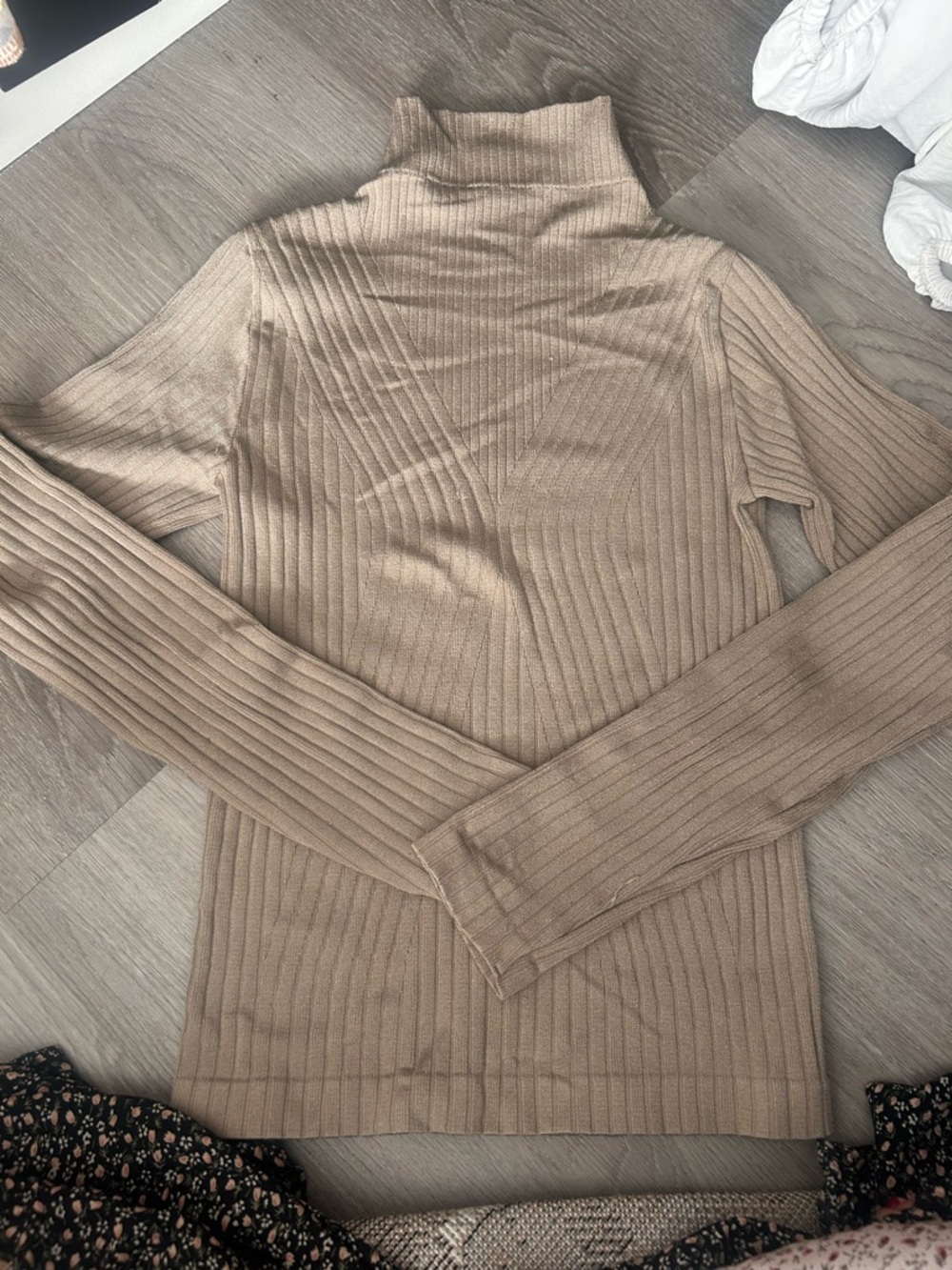 Aura Ribbed Turtleneck Sweater - Camel/Taupe